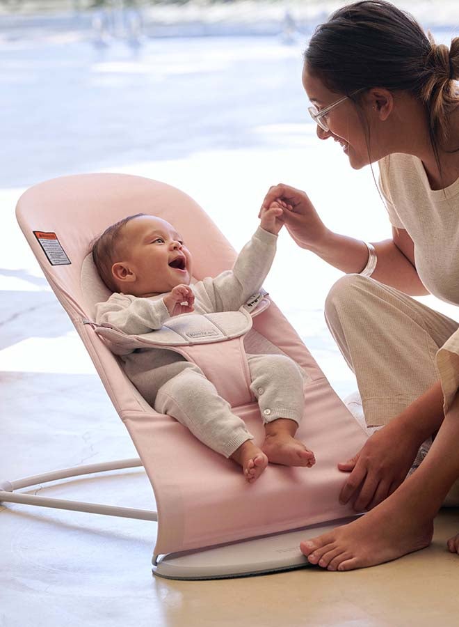 BABYBJORN هزاز توازن ناعم، منسوج/جورسيه، وردي فاتح/رمادي - Image 2